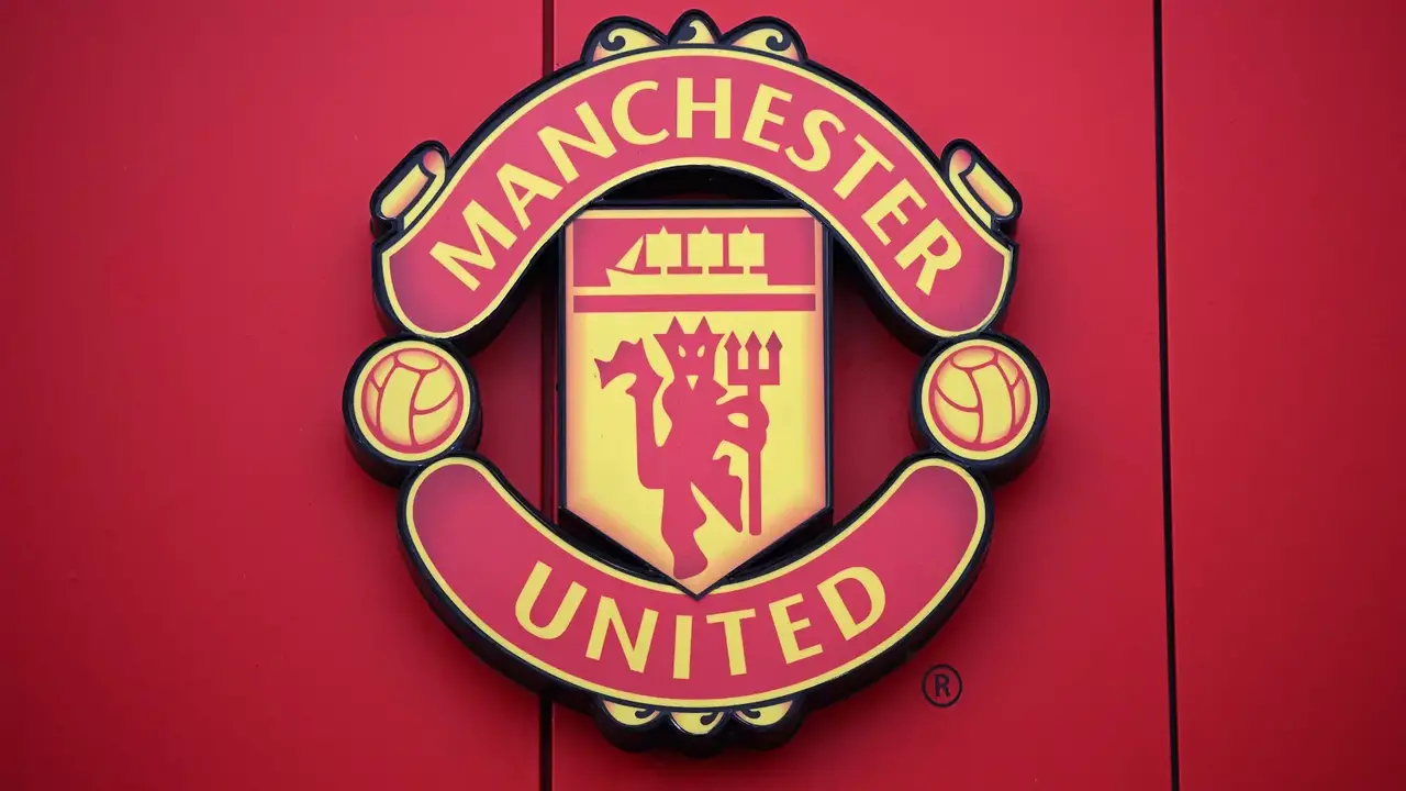 القنوات الناقلة لمباراة مانشستر يونايتد وبورنموث في الجولة 16 من الدوري الإنجليزي 2025/2026